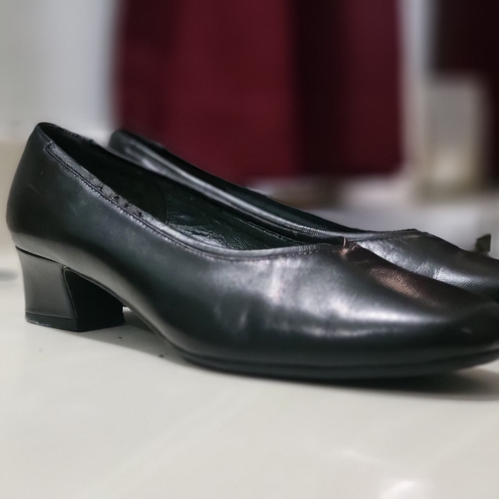 Hush Puppies Shoes Women’s Size 8 Black Leather Upper Round Toe Work Casual Heel